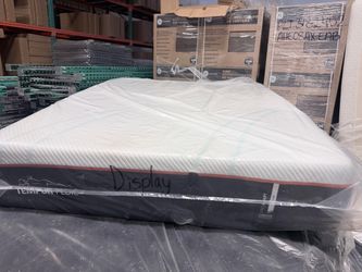 Queen Mattress tempurpedicProAdapt firm display