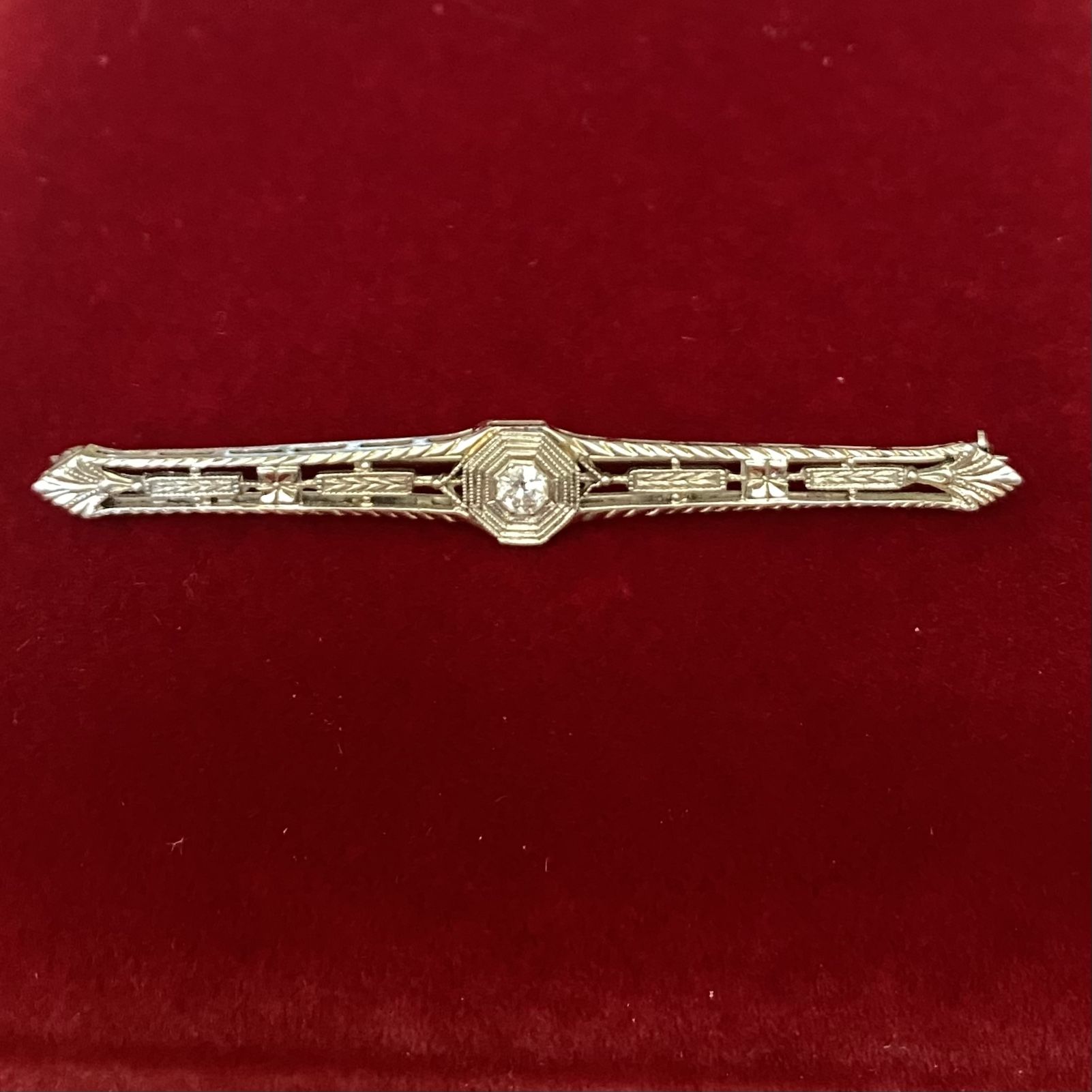 18K White Gold Diamond Filigree Bar Pin c.1920 Belais