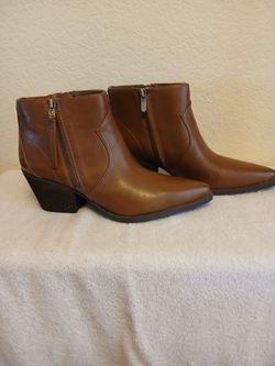 Circus Women's Brown Western Anklots