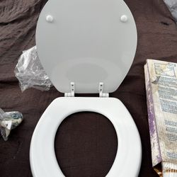 Bemis enamel, wood toilet seat new