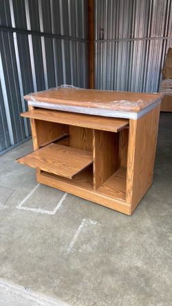 Small desk on wheels