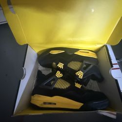 Jordan 4 Thunders, Men's Size 11