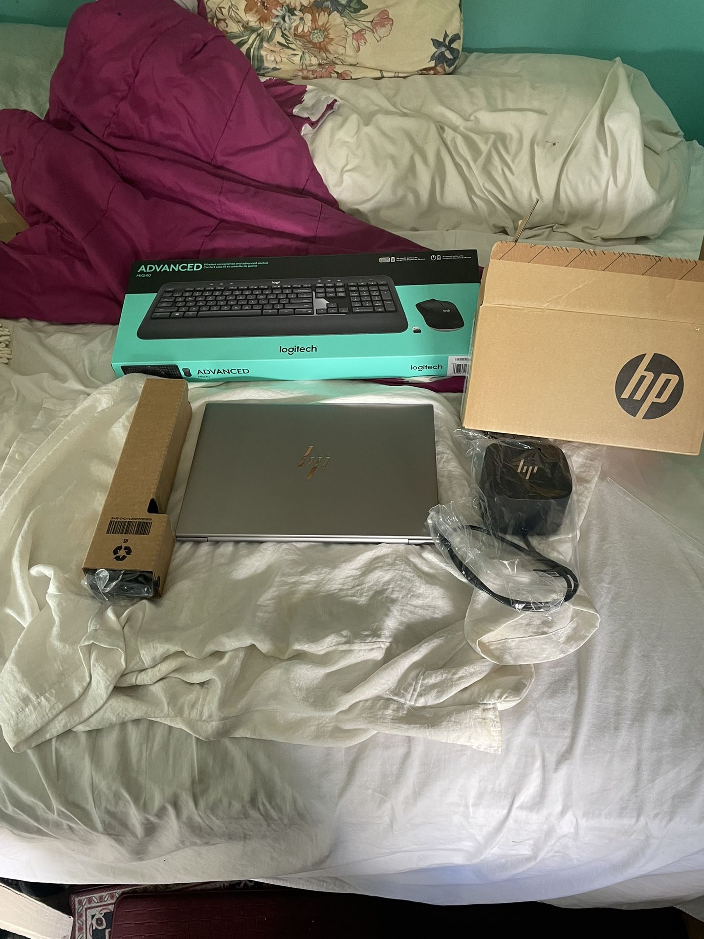 HP ZBook Firefly 14 G11 Mobile Workstation Logitech Wireless Keyboard HP Thunderbolt 120W G4 Dock