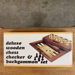 Beautiful All Wood Chess, Checker & Backgammon Set in Excellent Condition 