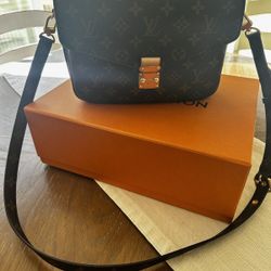 Louis Vuitton Cross Body Bag