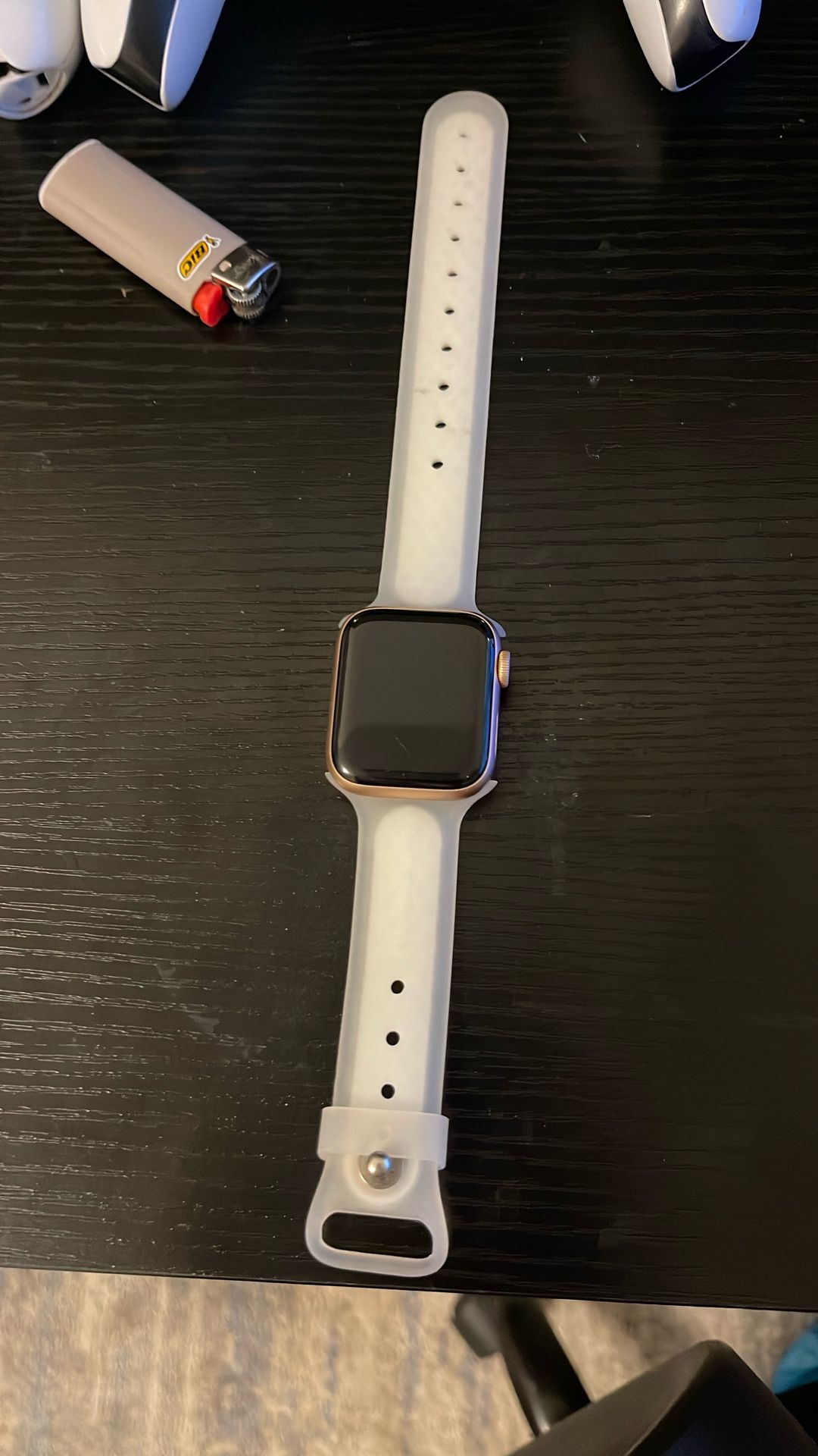 apple watch 5 read description