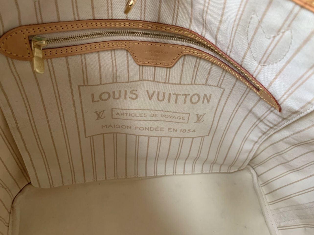 Louis Vuitton Neverfull MM Damier Azur With Pouch for Sale in Long Beach,  CA - OfferUp