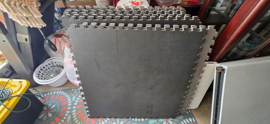 Gray Interlocking Foam Floor Tiles