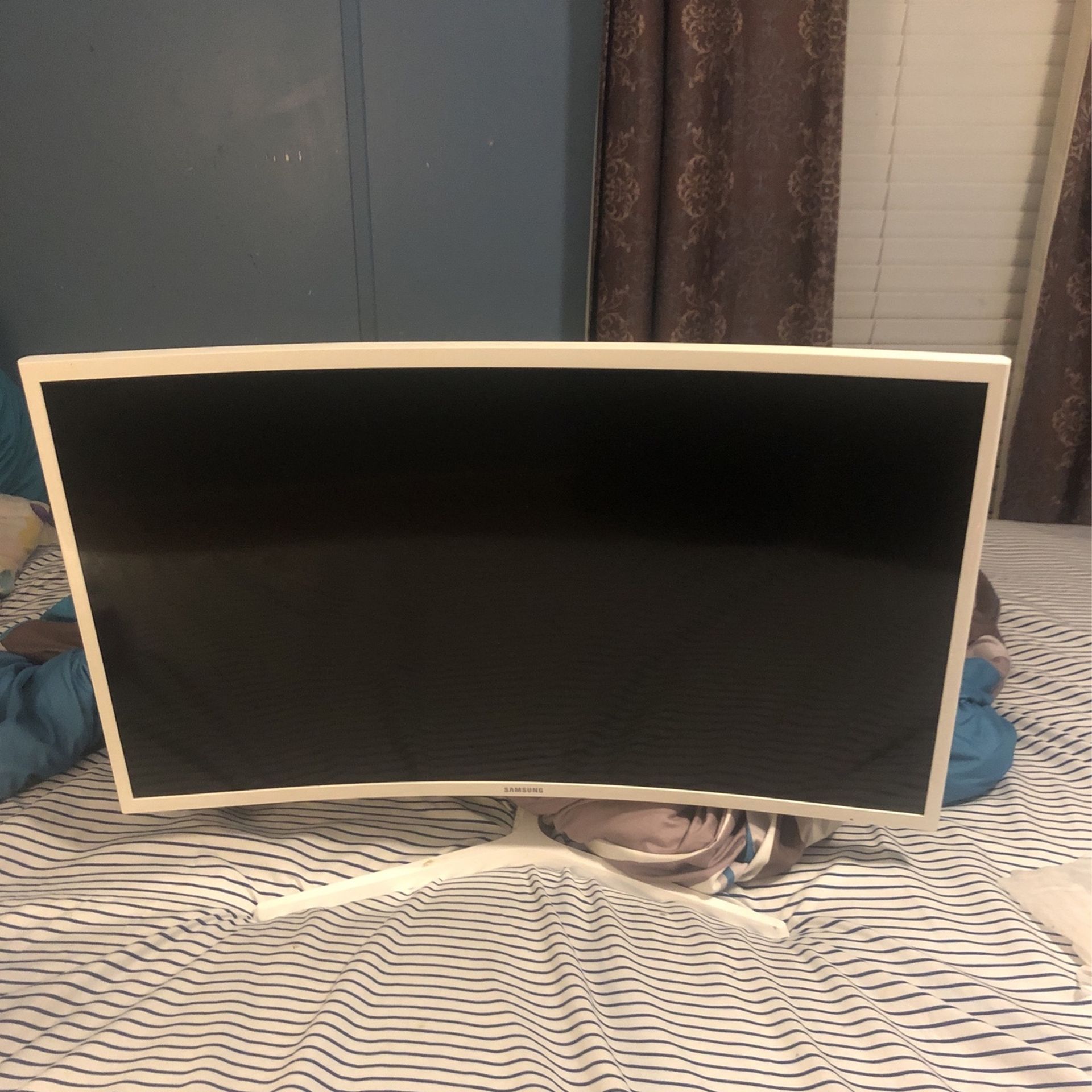 Samsung Monitor 32-inch Curved