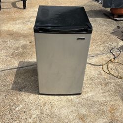 Compact Refrigerator & Freezer 