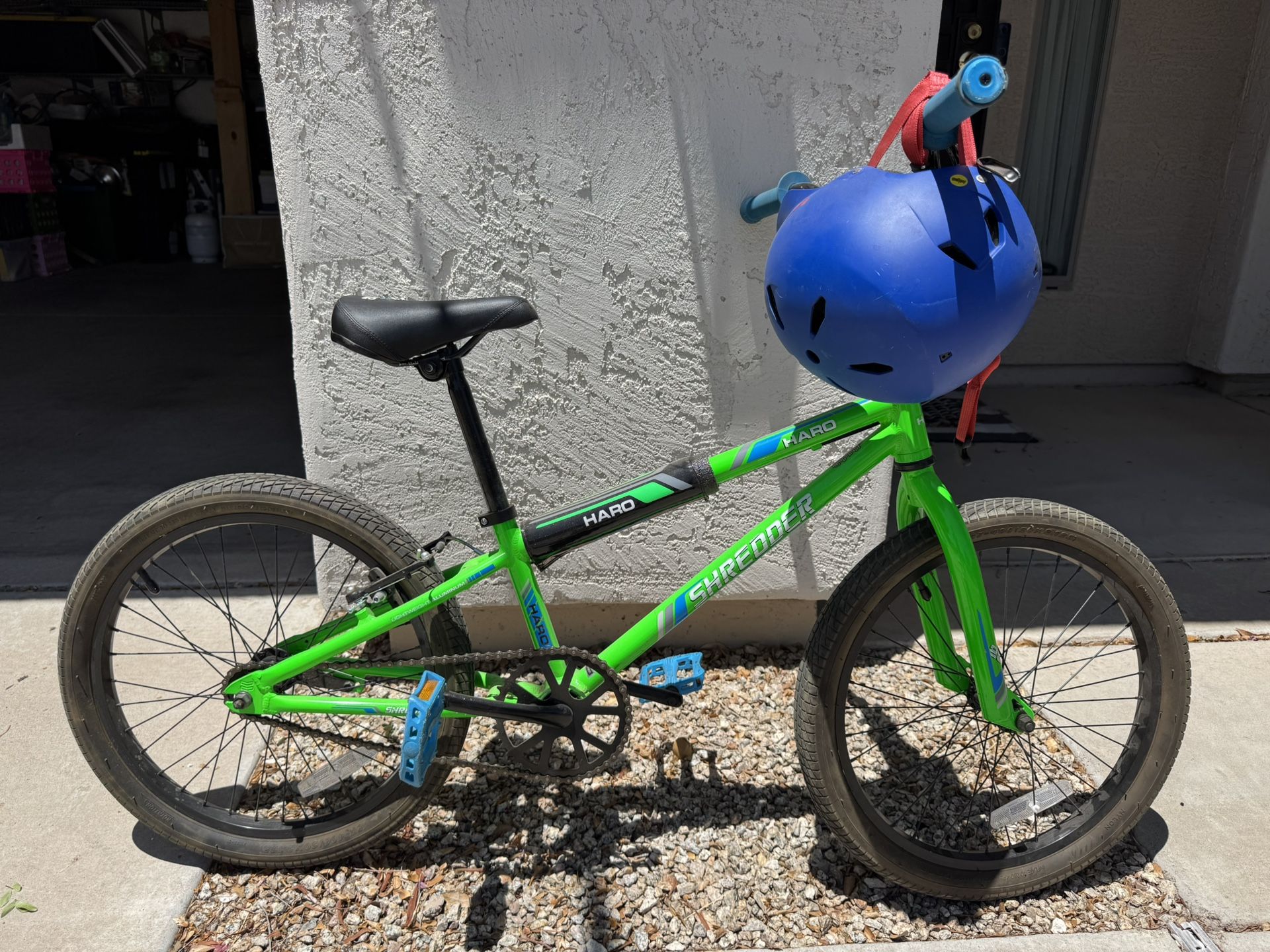 Kid Bike w/ Helmet