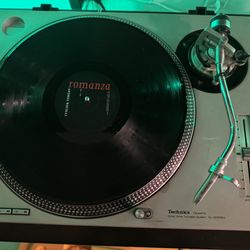 Technic Turntable With Mixer And Speakers
