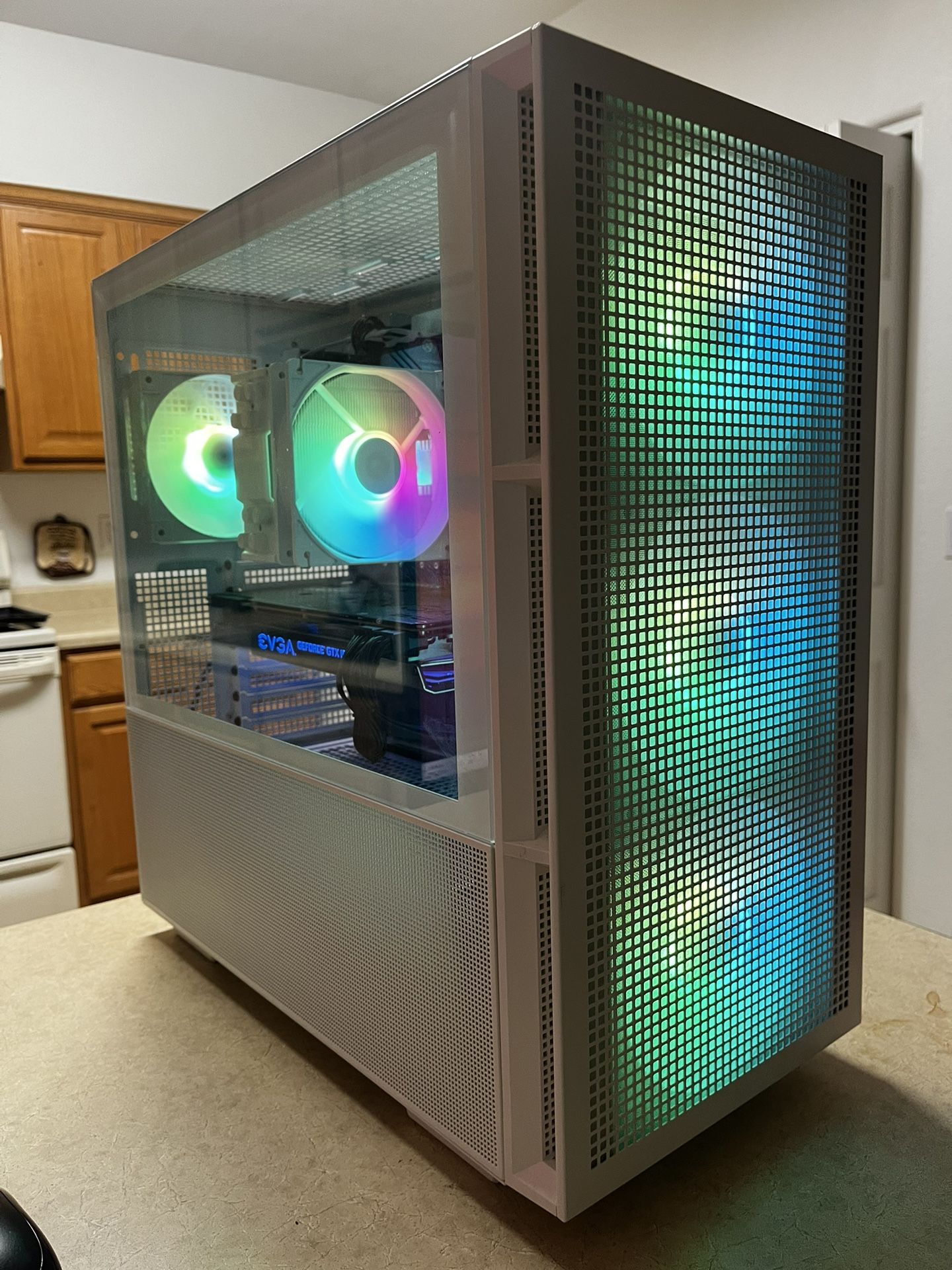 EVGA GeForce GTX 1080 Gaming PC Fully Built With Samsung Monitor, Key Board And Mouse Included