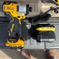 Selling Dewalt 1/4” 12V Impact + Batteries + Charger