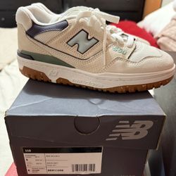 New Balance Size 4.5y or Womens 6