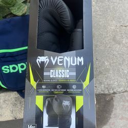 Venum Classic Boxing Gloves - 14oz, Unisex, Synthetic Leather Training Gloves for Boxing, Muay Thai, & Bag Work - Blac New Open Box 