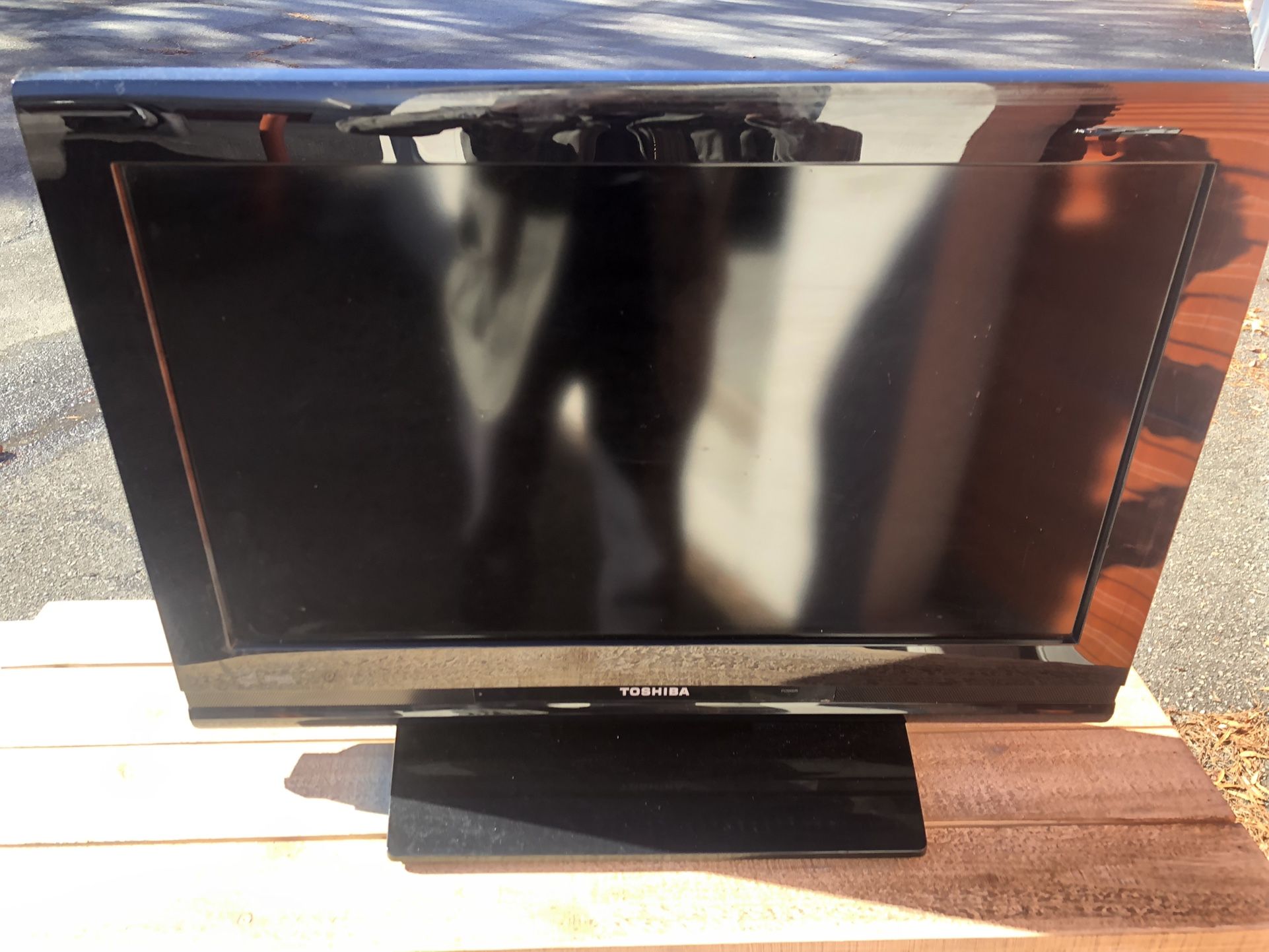 19" Tv with Apple Tv