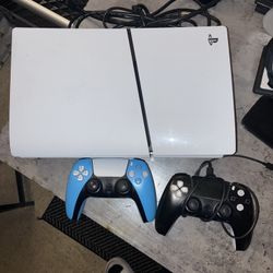 Ps5 With 2 Controllers  Works Grate 