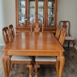 Oak Dining Table With 6 Chairs & China Hutch 