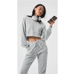 NWT New Alo Women’s Muse Crop Hoodie in Athletic Heather Grey (XS)