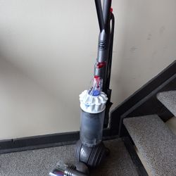 DYSON Slim Ball Vacuum
