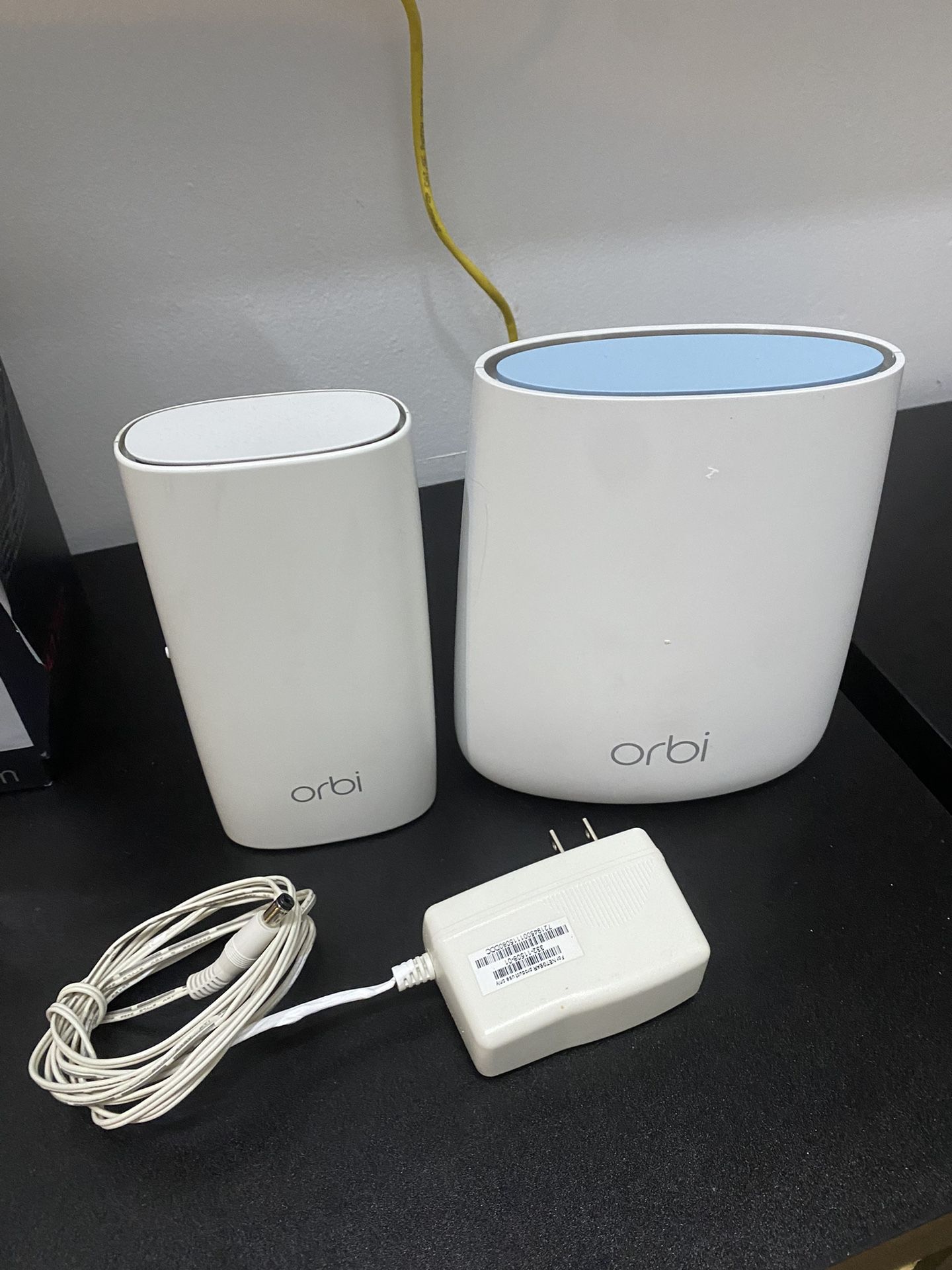 Netgear Orbi Router RBR20 And Extender RBW30
