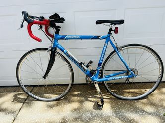 CANNONDALE ROAD BIKE