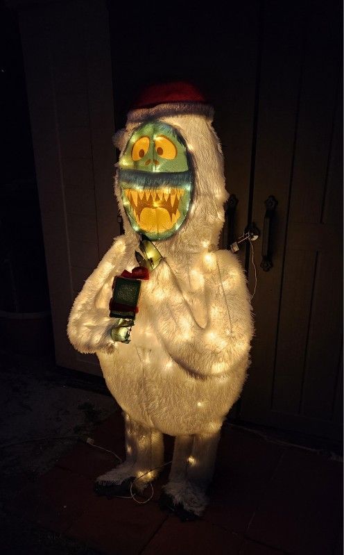 Bumble the abominable snowman Christmas Yard Decor LED 6FT X 2.5 FT