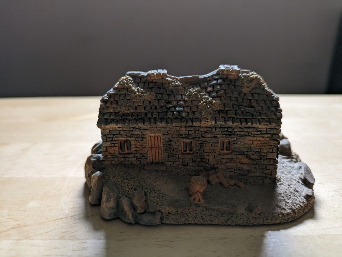 Irish Heritage Miniatures - Slate Cottage