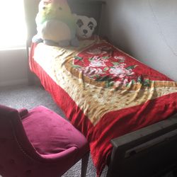 5 Twin Size Beds, 1 Queen Size, Couch, 3 Disk, Disk Share, Dinning Talks High From The Floor,  