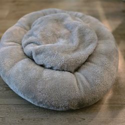 Small dig pillow bed