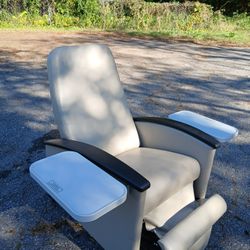 Nursing Home Chair 