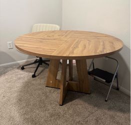 Round oak wood table