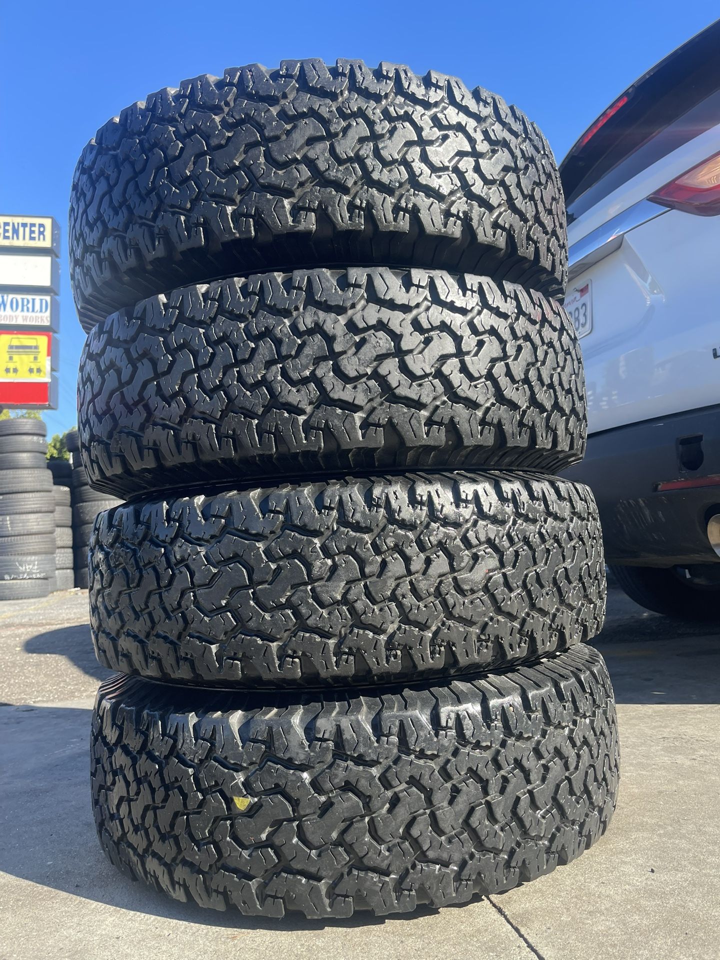 VENDO SET DE LLANTAS 30x9.50R15LT BFGOODRICH INSTALADAS Y BALANCEADAS