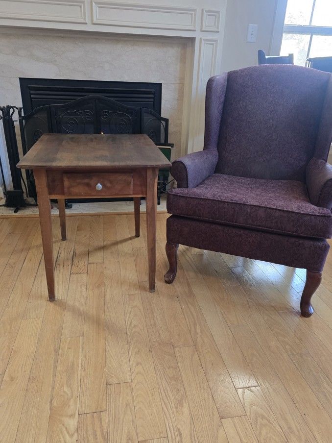 Pottery Barn Side Table With Built-in Storage Drawer