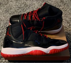 Retro 11’s Bred’s sz11 with og box & red strings