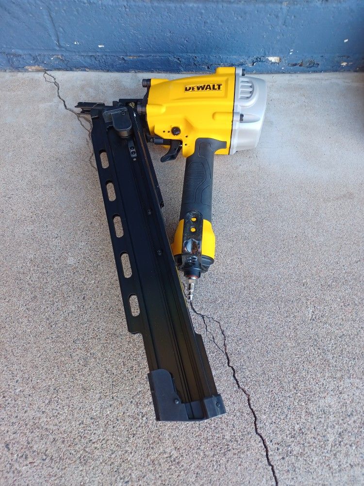 FRAIMING NAIL GUN DEWALT