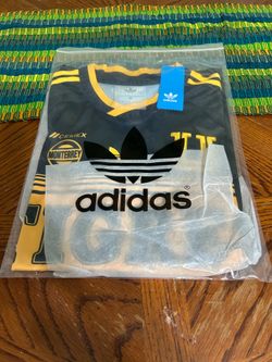 Hello, I have Club América, Pumas, and Tigres jerseys available in all sizes.