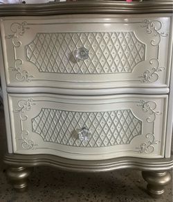 Disney Princess enchanted kingdom nightstand (23Lx16Wx26H)