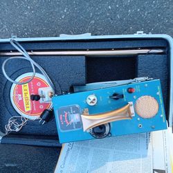 original whites metal Detector with owners manual in case works great 