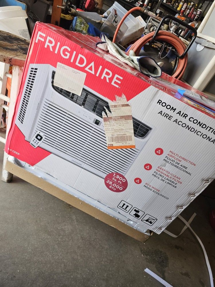 Frigidaire Room AC 28000btu for Sale in Glendale, AZ - OfferUp