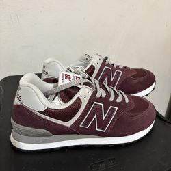 Cute burgundy new balances (size 9)