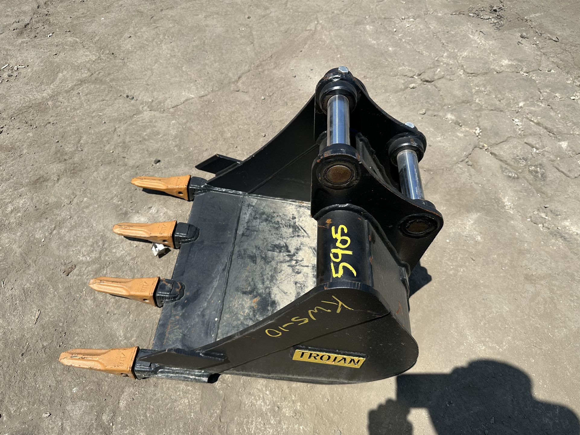 24” Digging Excavator Bucket