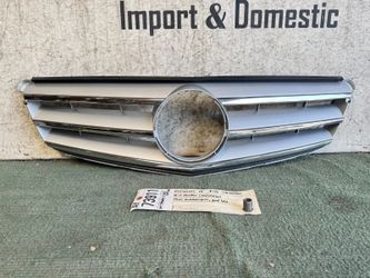 w/o emblem 2008 - 2014 MERCEDES C250 C350 C300 FRONT BUMPER GRILLE OEM AY73911