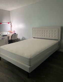 QUEEN size Bedframe