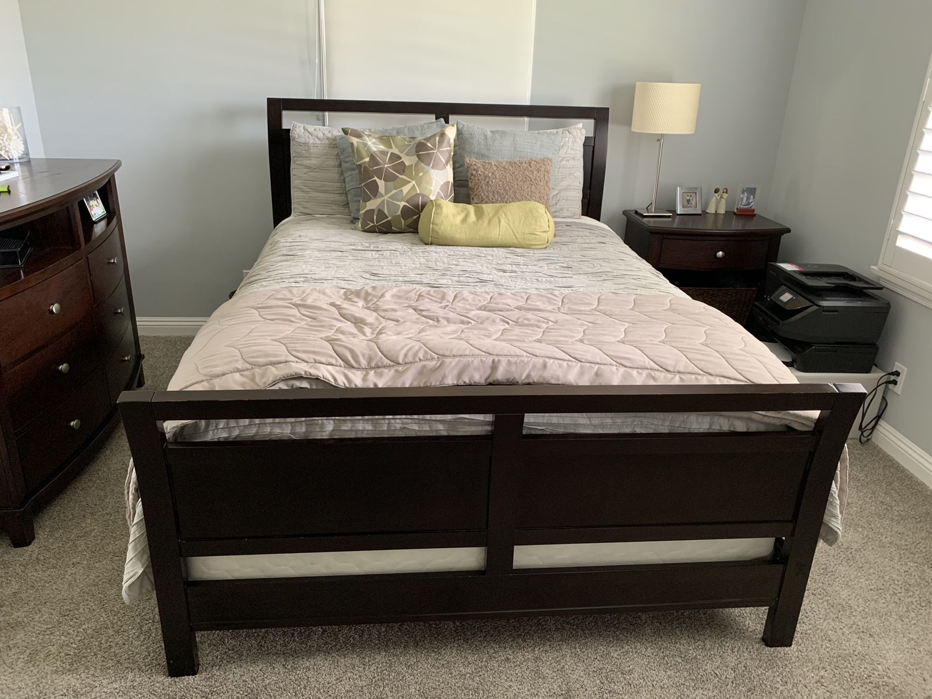 Queen Bedroom Set for Sale!