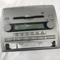TOYOTA Tacoma 2005-09 am/FM 6disc CD player OEM