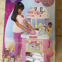 Disney princess kitchen set for Sale in Osborn, MO - OfferUp