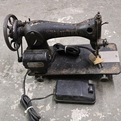 SINGER SEWING MACHINE  $25