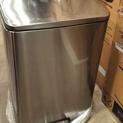 13 gallons stainless steel step on padel kitchen trash can/ new open box/ see discription 👍👍